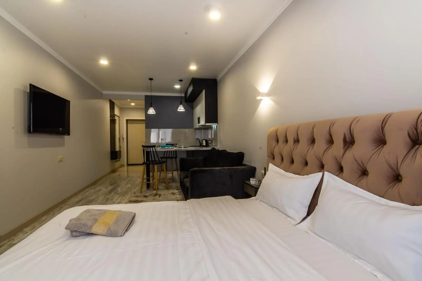 Stayyoung Жк Молодежный Almaty Apartment