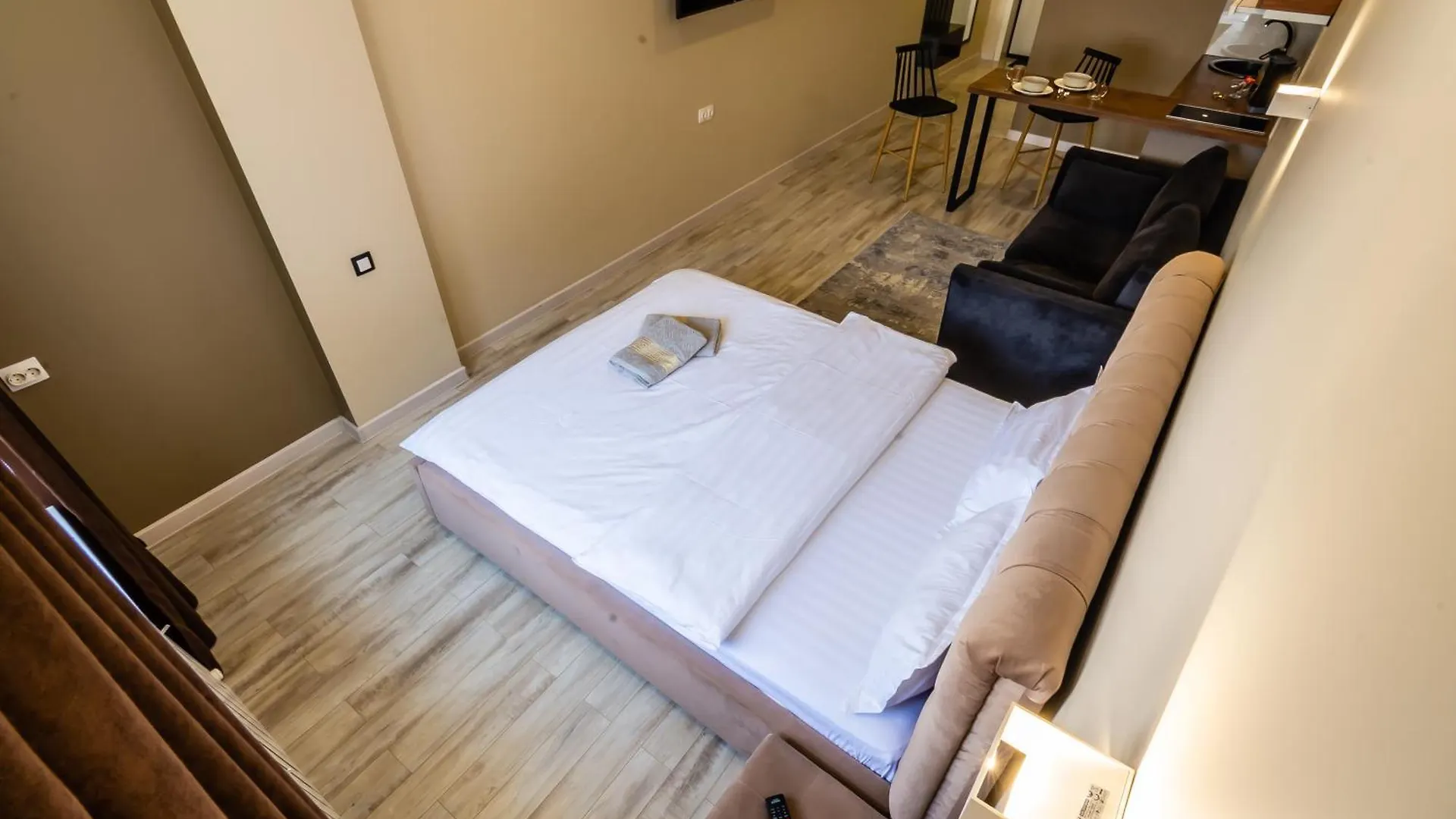 Stayyoung Жк Молодежный Almaty Apartment